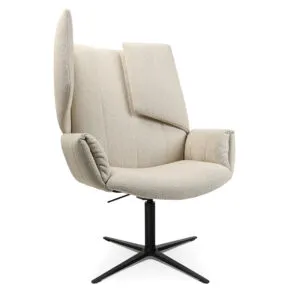 Heller gepolsterter Sessel mit hoher Rückenlehne Heller gepolsterter Sessel mit hoher Rückenlehne
