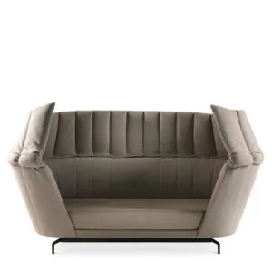 Gepolstertes Sofa mit hohen Seitenwänden Gepolstertes Sofa mit hohen Seitenwänden