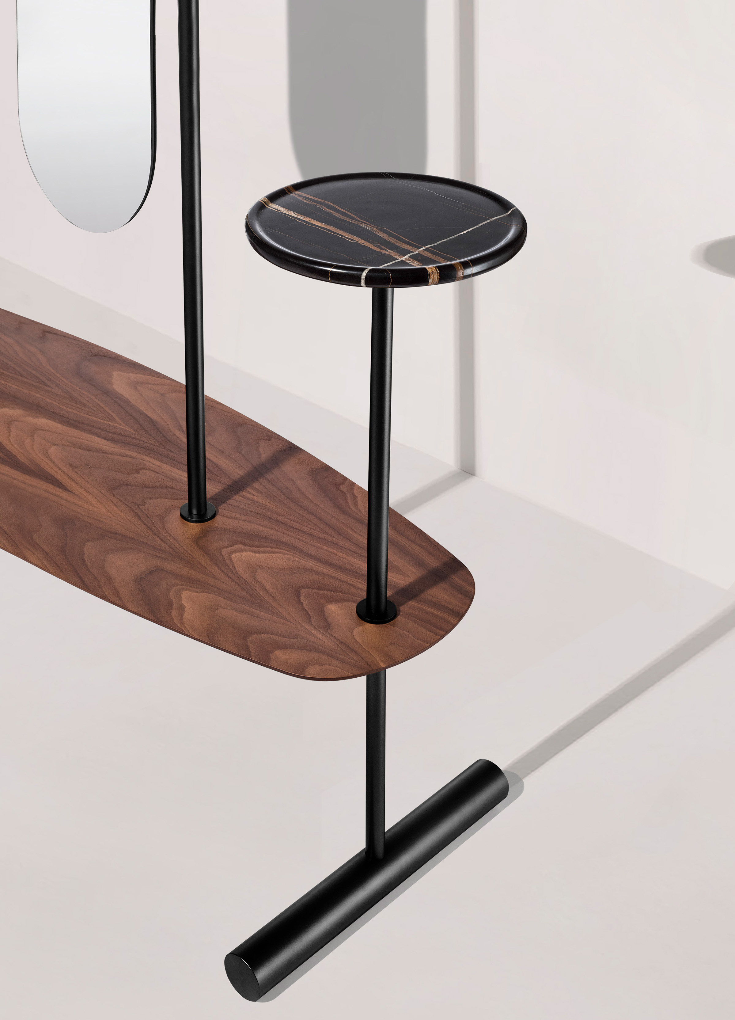 nomon Arco Wanduhr in Schwarz