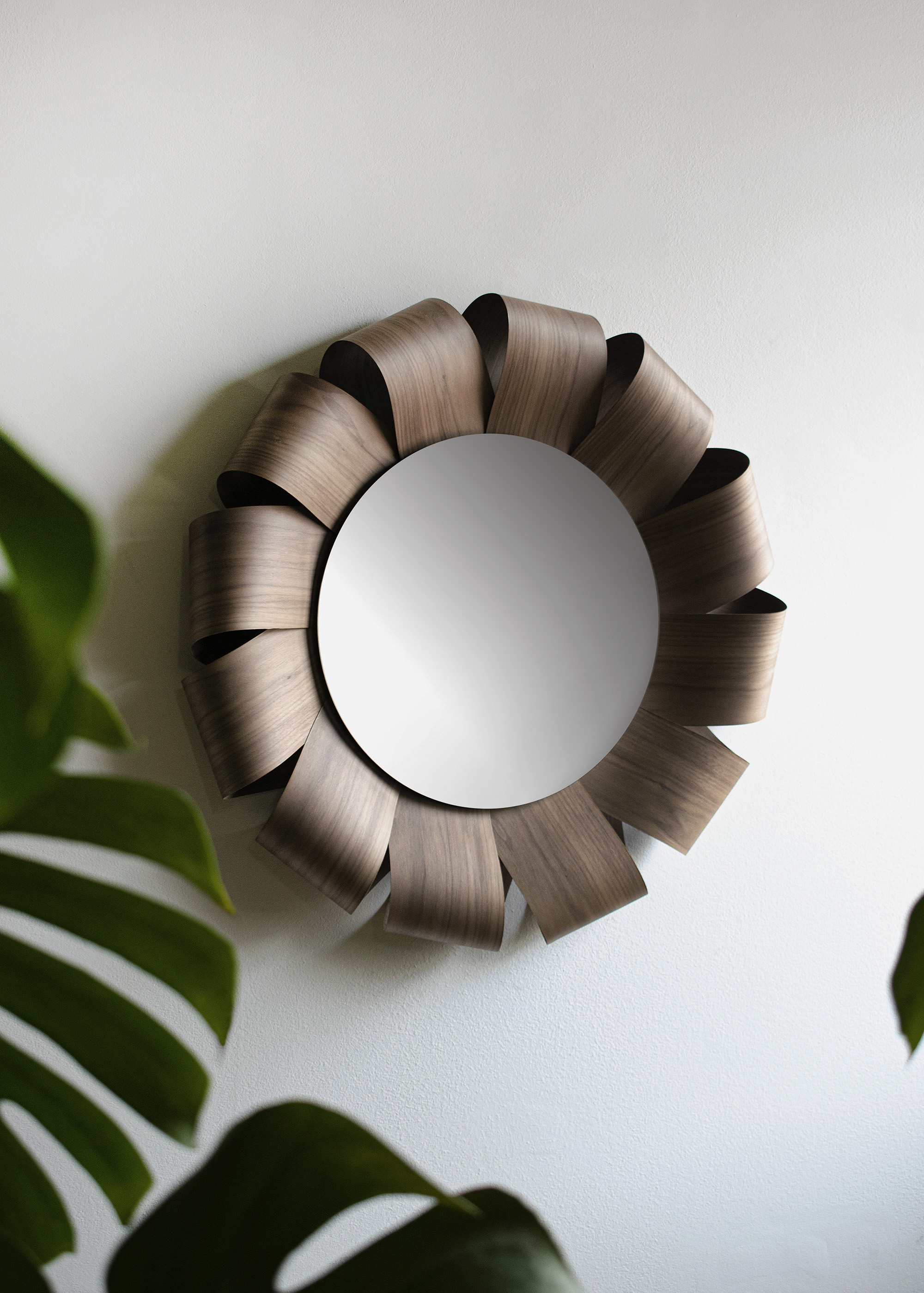 nomon Brisa Spiegel aus Walnuss